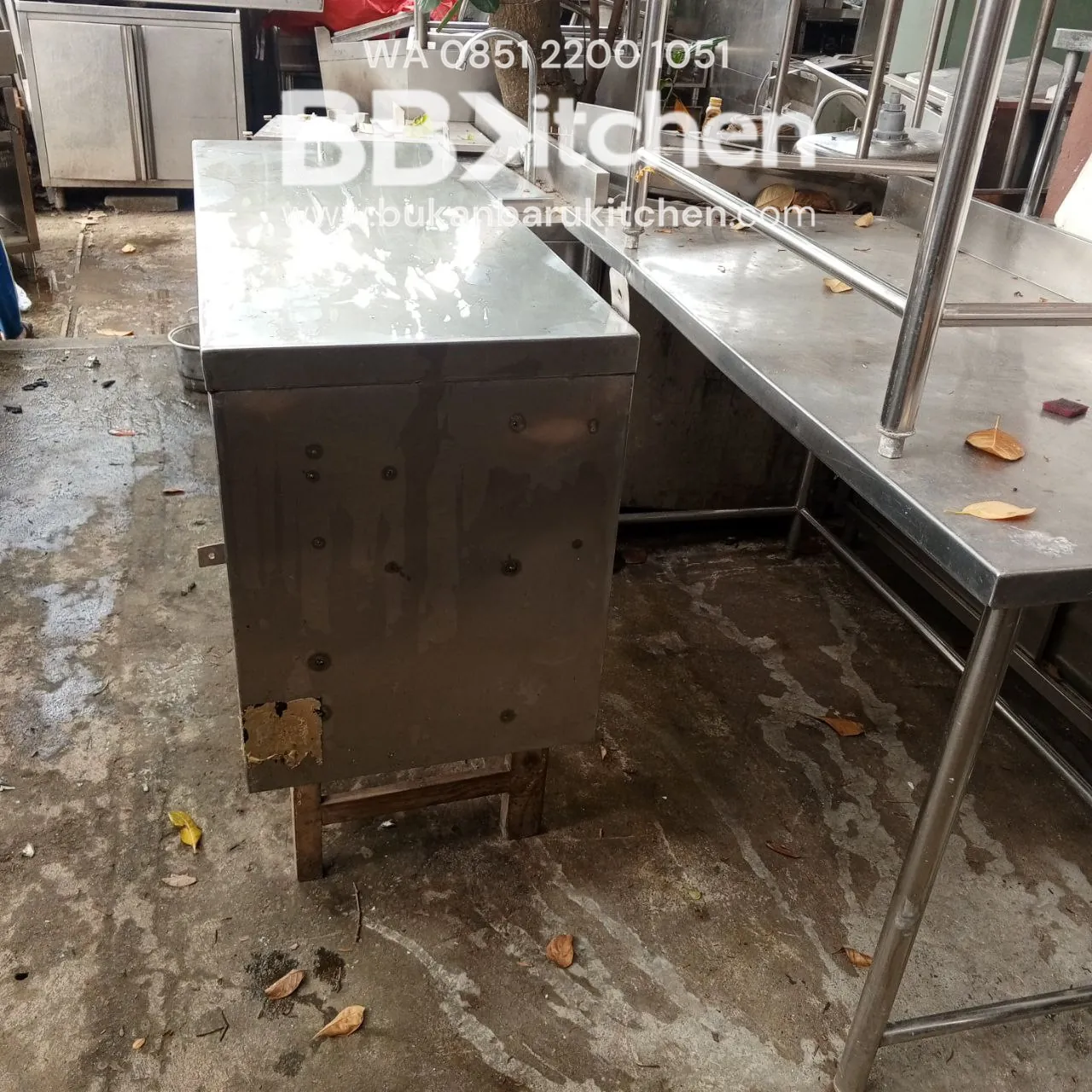 Kabinet Tembok Pintu Sleding 100x40x50