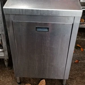Kabinet Tempat Sampah Ukuran 50x60x84