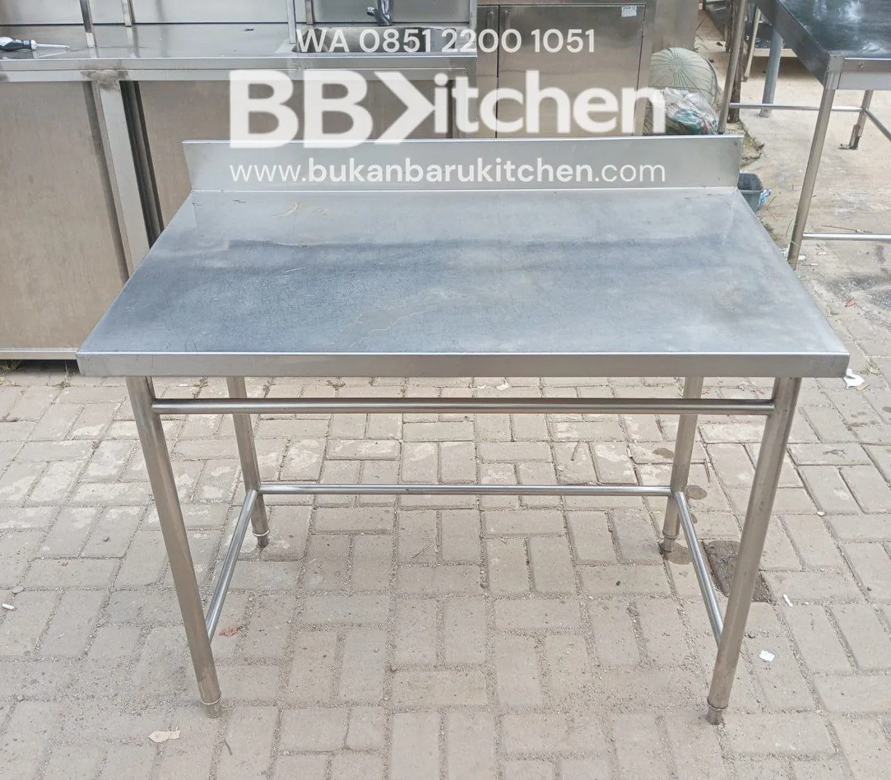Meja 1 Susun Stainless Steel dengan Backsplas 110x70x85 cm