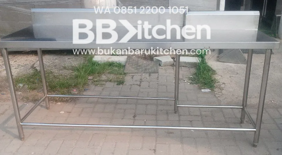 Meja 1 Susun Stainless Steel dengan Backsplash P 198 x L 75/56 x T 84 cm