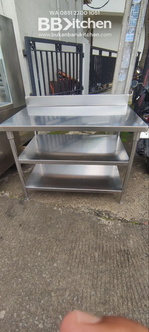 Meja 3 Susun Stainless Steel dengan Backplash Ukuran 110x70x85