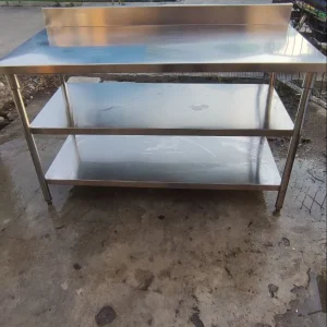 Meja 3 Susun Stainless Steel dengan Backplash Ukuran 140x70x85