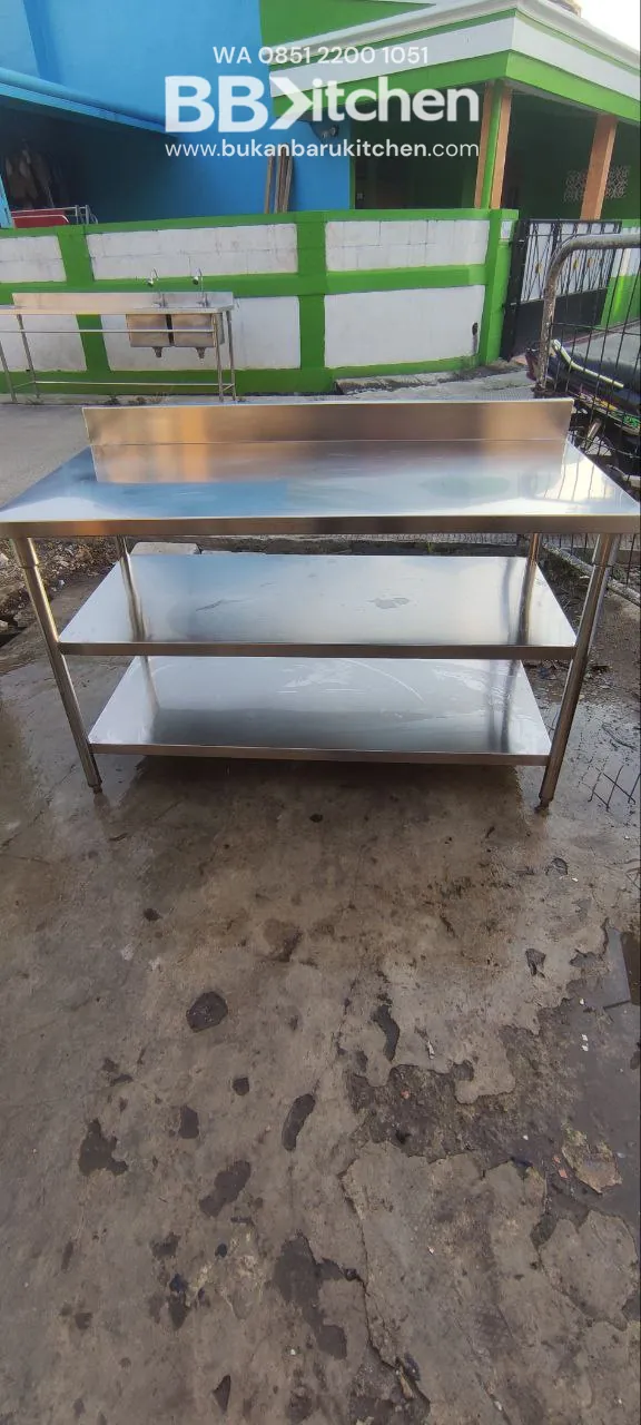 Meja 3 Susun Stainless Steel dengan Backplash Ukuran 140x70x85