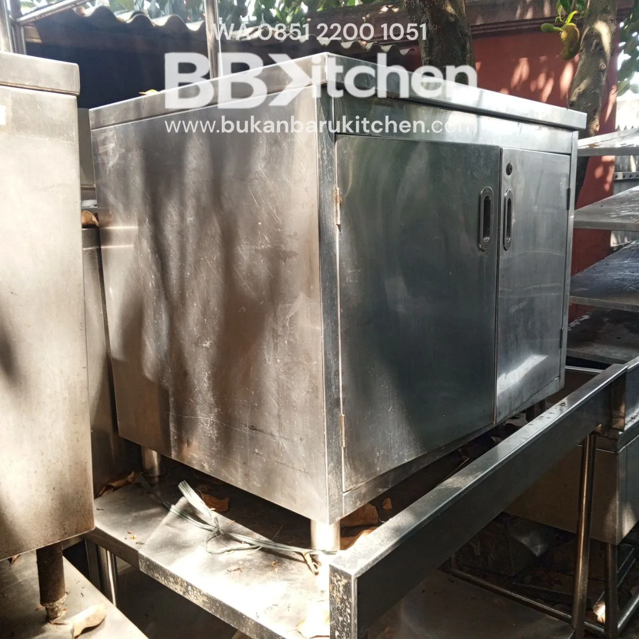 Meja Kabinet Ambalan Pintu Kupu-Kupu Ukuran 95x65x80
