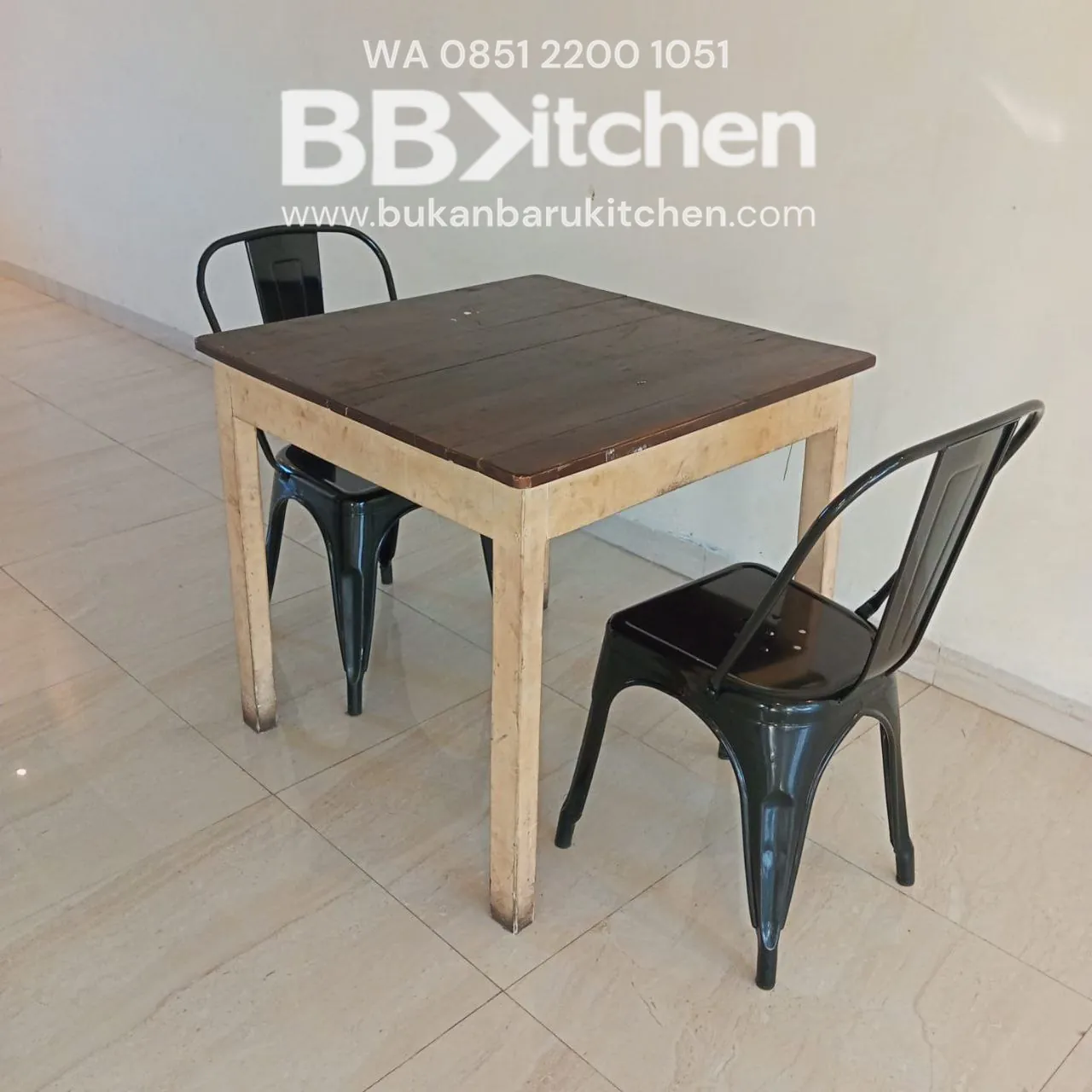 Set Meja Medium 80x80x75 cm + 2 Kursi Besi