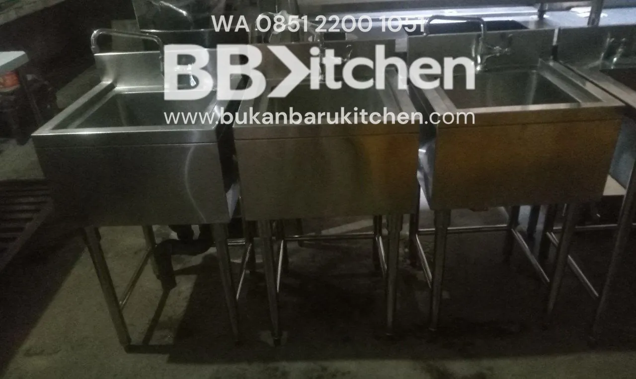 Single Sink Stainless Steel dengan Kran 50x50x85 cm