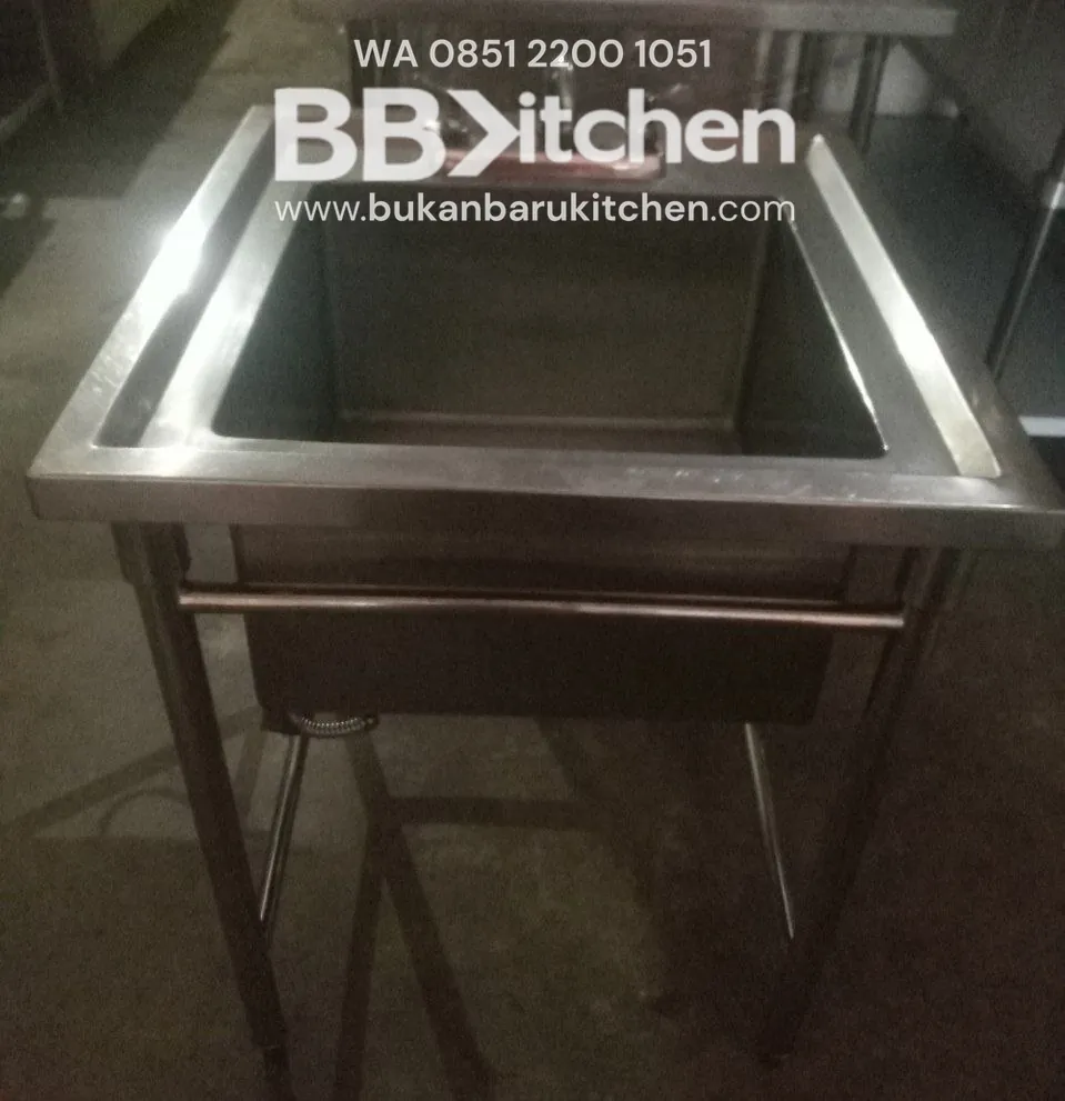 Single Sink Stainless Steel dengan Kran Hot & Cool P 70 x L 75 x T 85 cm