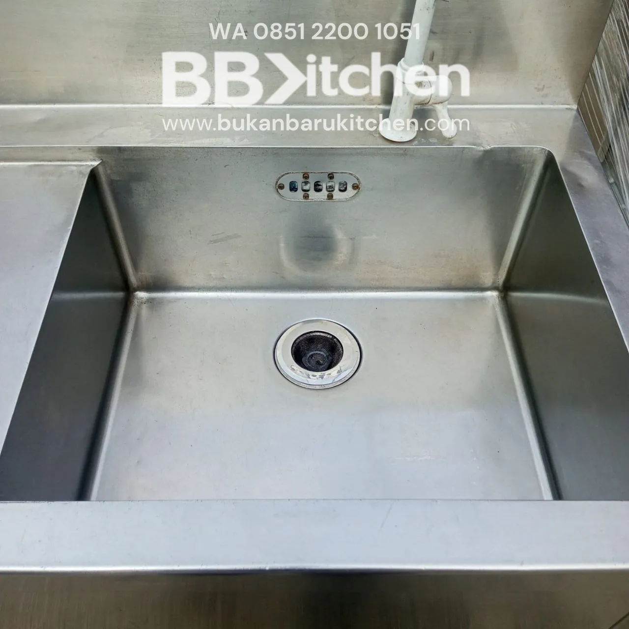 Single Sink Stainless Steel Sayap Kiri dengan Ambalan Bawah 150x60x85cm