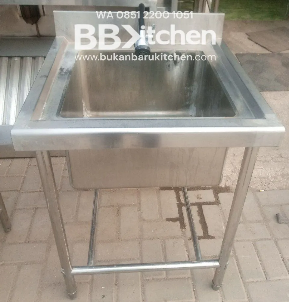 Sink Stainless Steel 1 Lobang dengan Kran P 70 x L 70 x T 85 cm