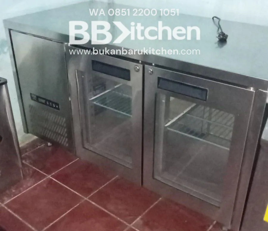 Under Counter Chiller Glassdoor GEA Model M - RW6T2DD Bekas