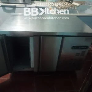 Under Counter Freezer 2 Pintu CROWN Ukuran P 120 x L 75 x T 85 cm