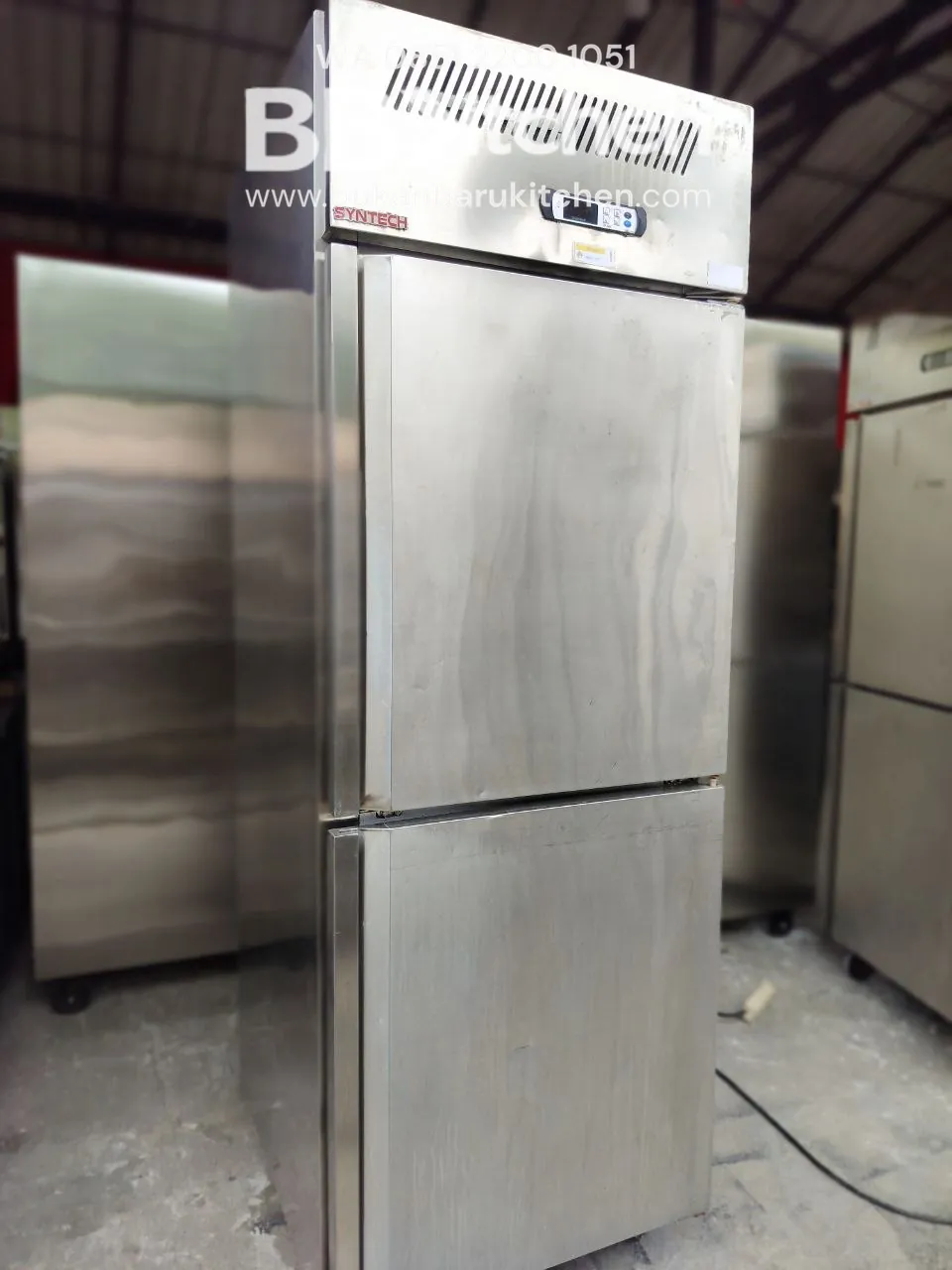 Freezer Upright 2 Pintu Syntech SLLZ4-450FC Kapasitas 600 L - Image 5