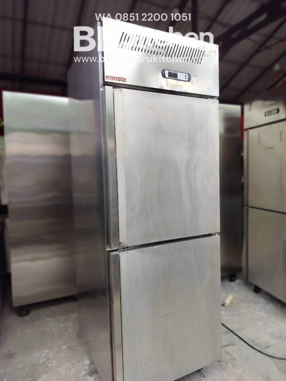 Freezer Upright 2 Pintu Syntech SLLZ4-450FC Kapasitas 600 L