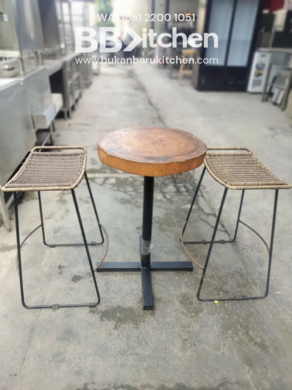 Kursi Bar Rotan dengan Kaki Besi - Diameter Meja 45 cm - Image 2