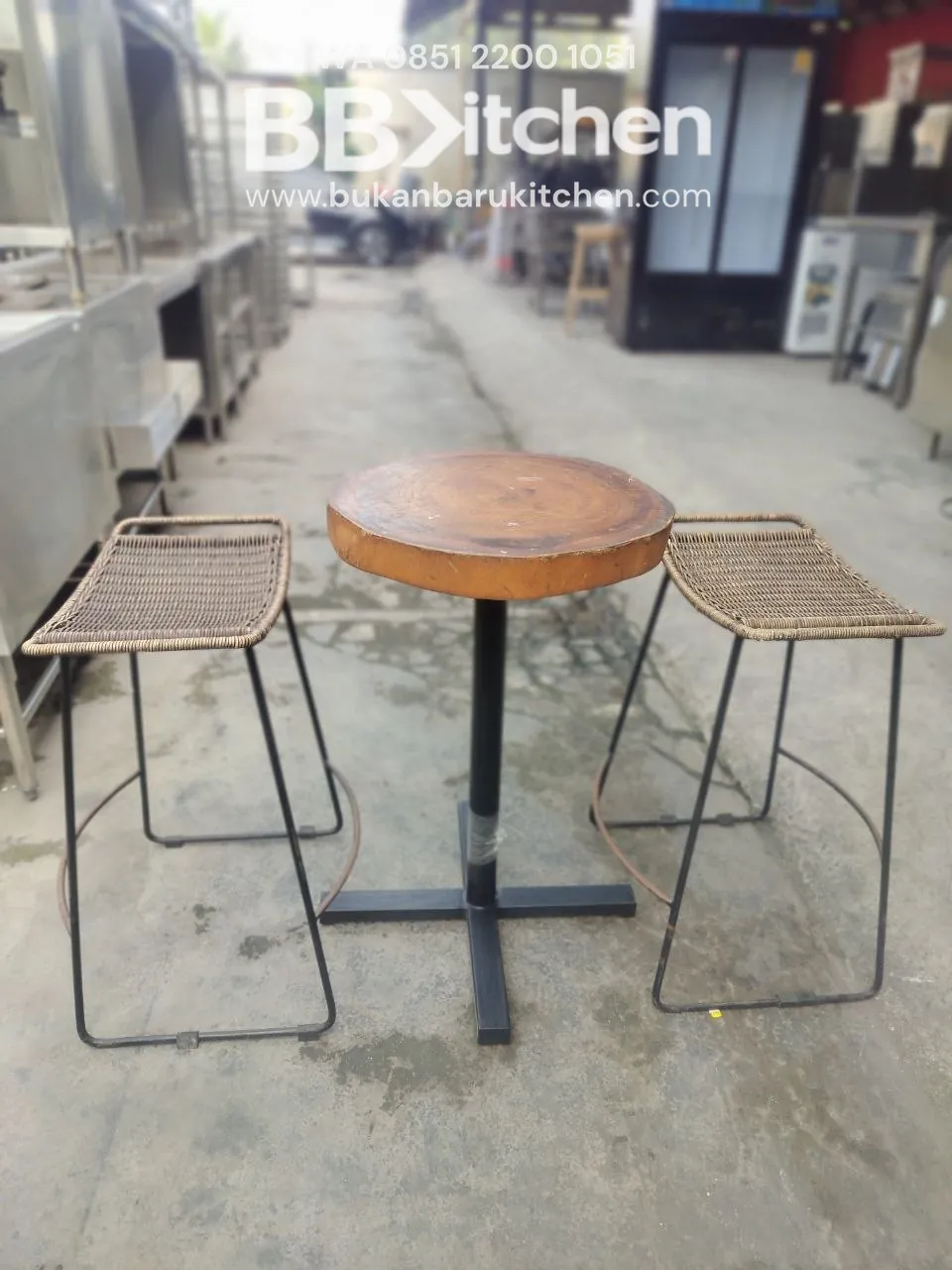 Kursi Bar Rotan dengan Kaki Besi - Diameter Meja 45 cm - Image 4
