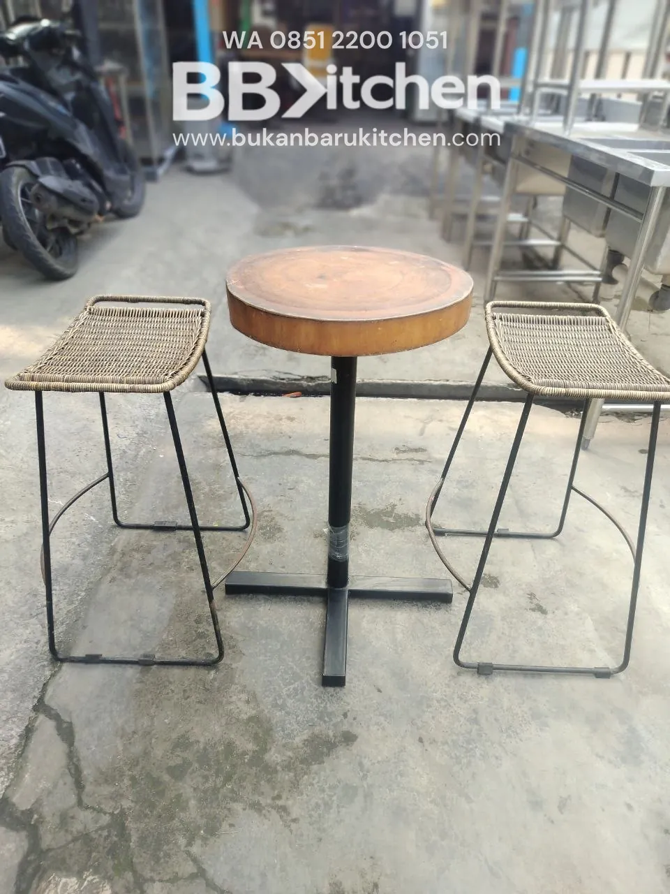Kursi Bar Rotan dengan Kaki Besi - Diameter Meja 45 cm - Image 5