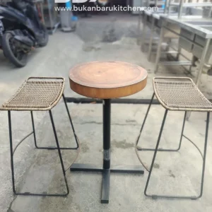 Kursi Bar Rotan dengan Kaki Besi - Diameter Meja 45 cm