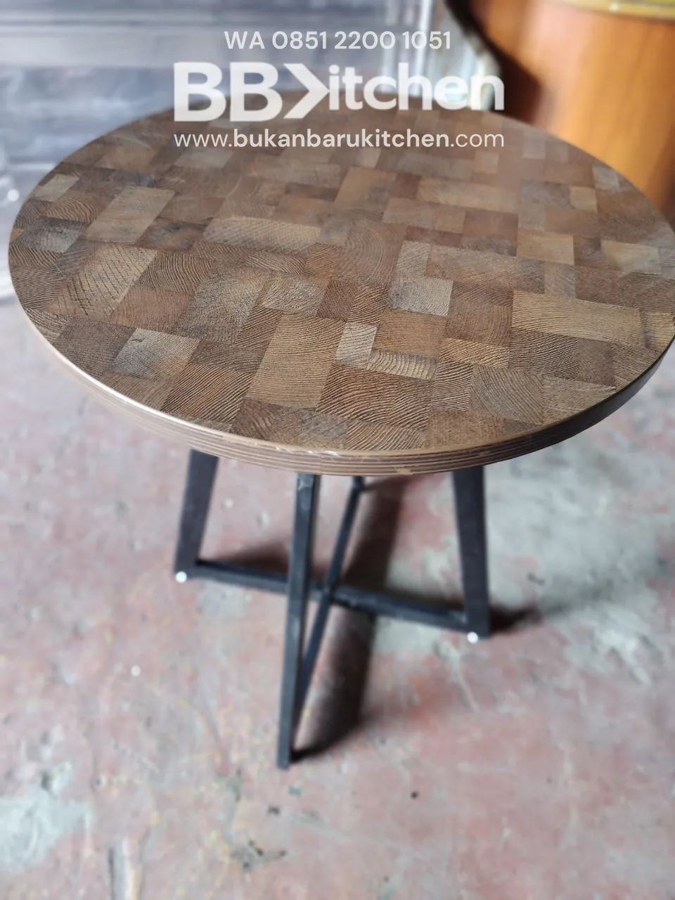Meja Bundar Kayu dengan Kaki Besi Diameter 60 cm Tinggi 76 cm - Image 5
