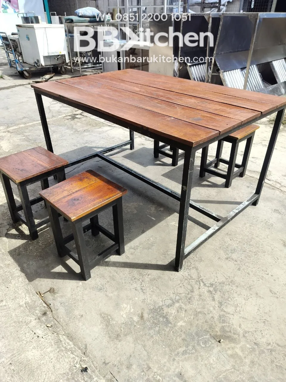 Meja dan Kursi Kafe Besi - P 146cm L 96cm T 78cm - Image 2