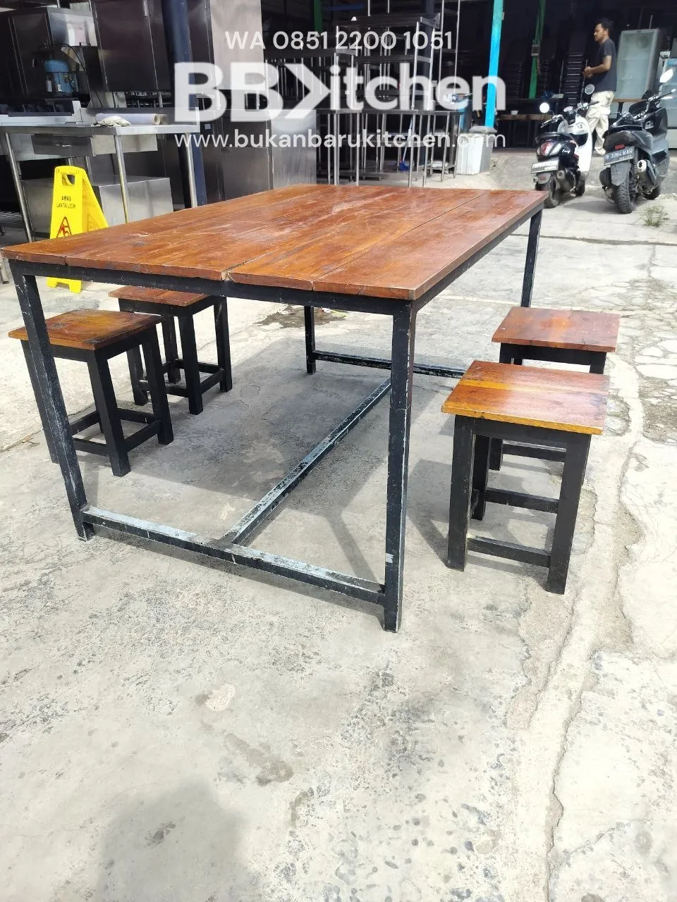 Meja dan Kursi Kafe Besi - P 146cm L 96cm T 78cm - Image 3