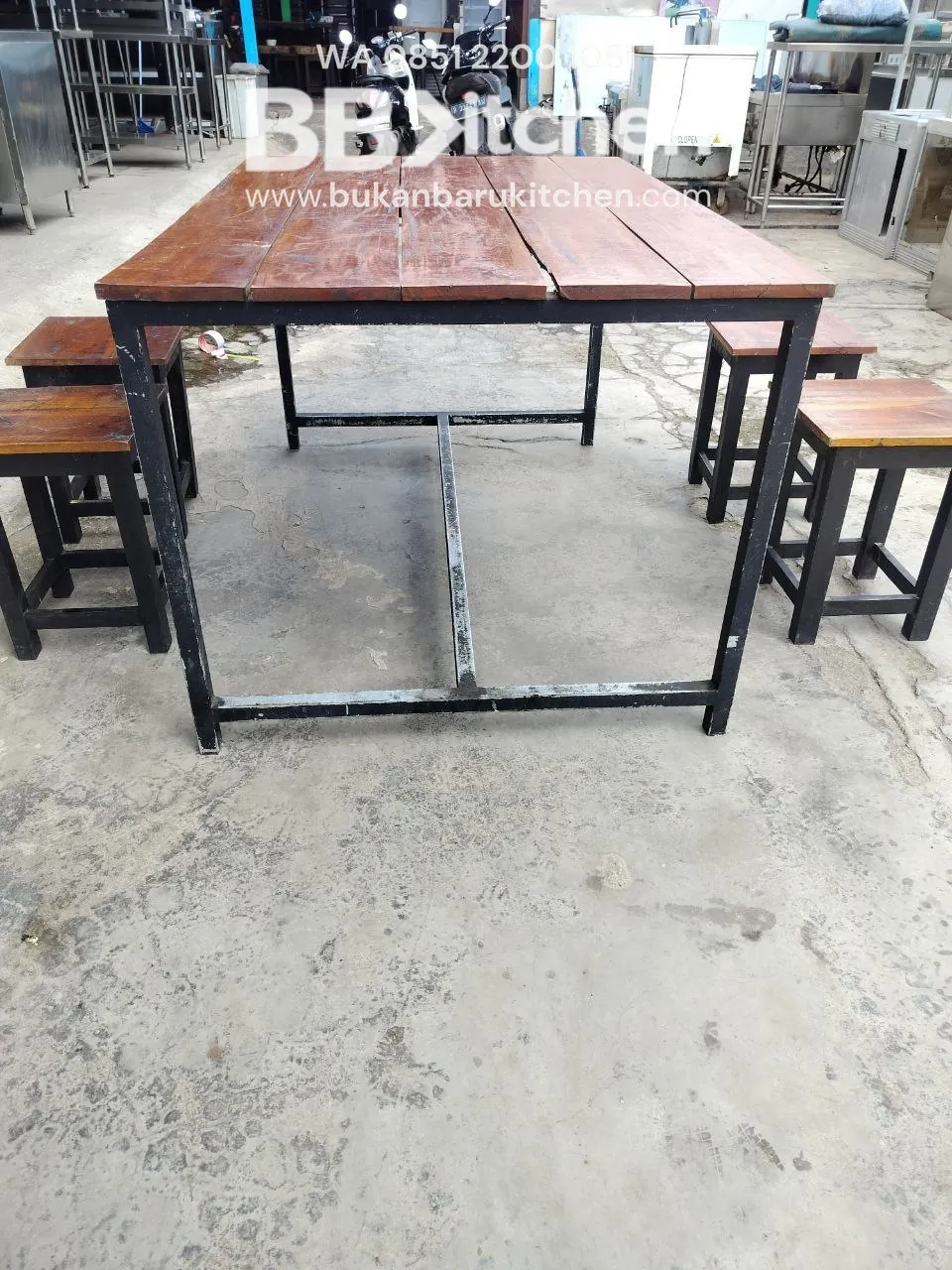 Meja dan Kursi Kafe Besi - P 146cm L 96cm T 78cm - Image 4