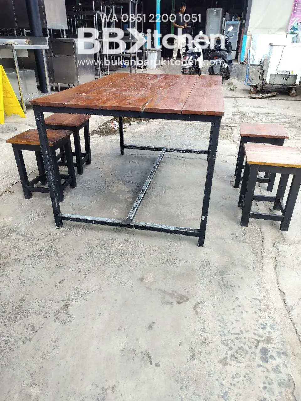 Meja dan Kursi Kafe Besi - P 146cm L 96cm T 78cm - Image 5
