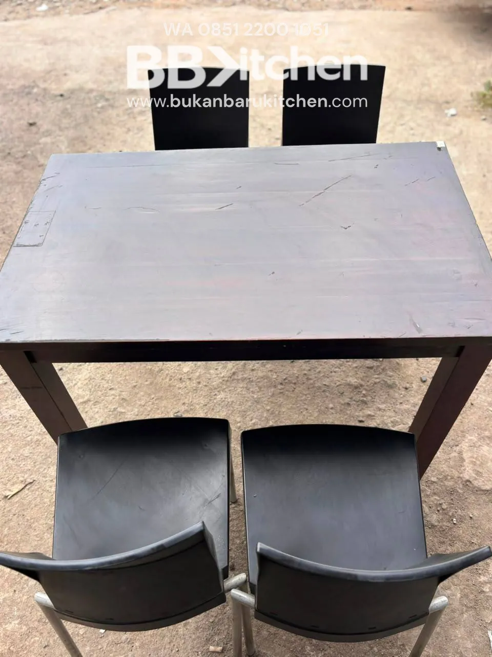 Meja Makan Kayu 110x70x75 untuk Resto dan Cafe