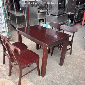 Meja Makan Kayu Ukuran 110x70x75