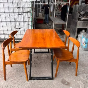 Meja Makan Kayu Ukuran 120x80x80 untuk Resto dan Cafe