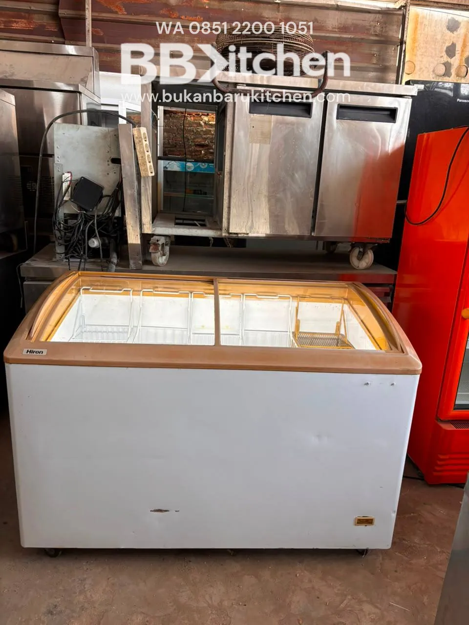 Freezer Sliding Kaca Hiron Kapasitas 333 Liter - Image 3